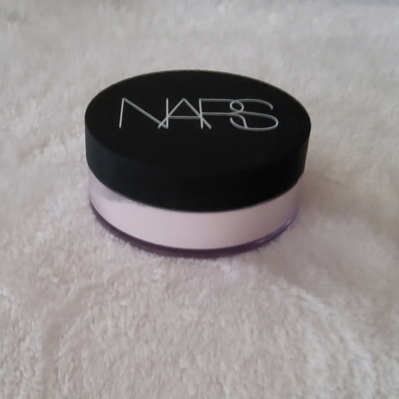 NARS Loose Light Reflecting™ Setting Powder - Translucent Crystal - Picture 4 of 4